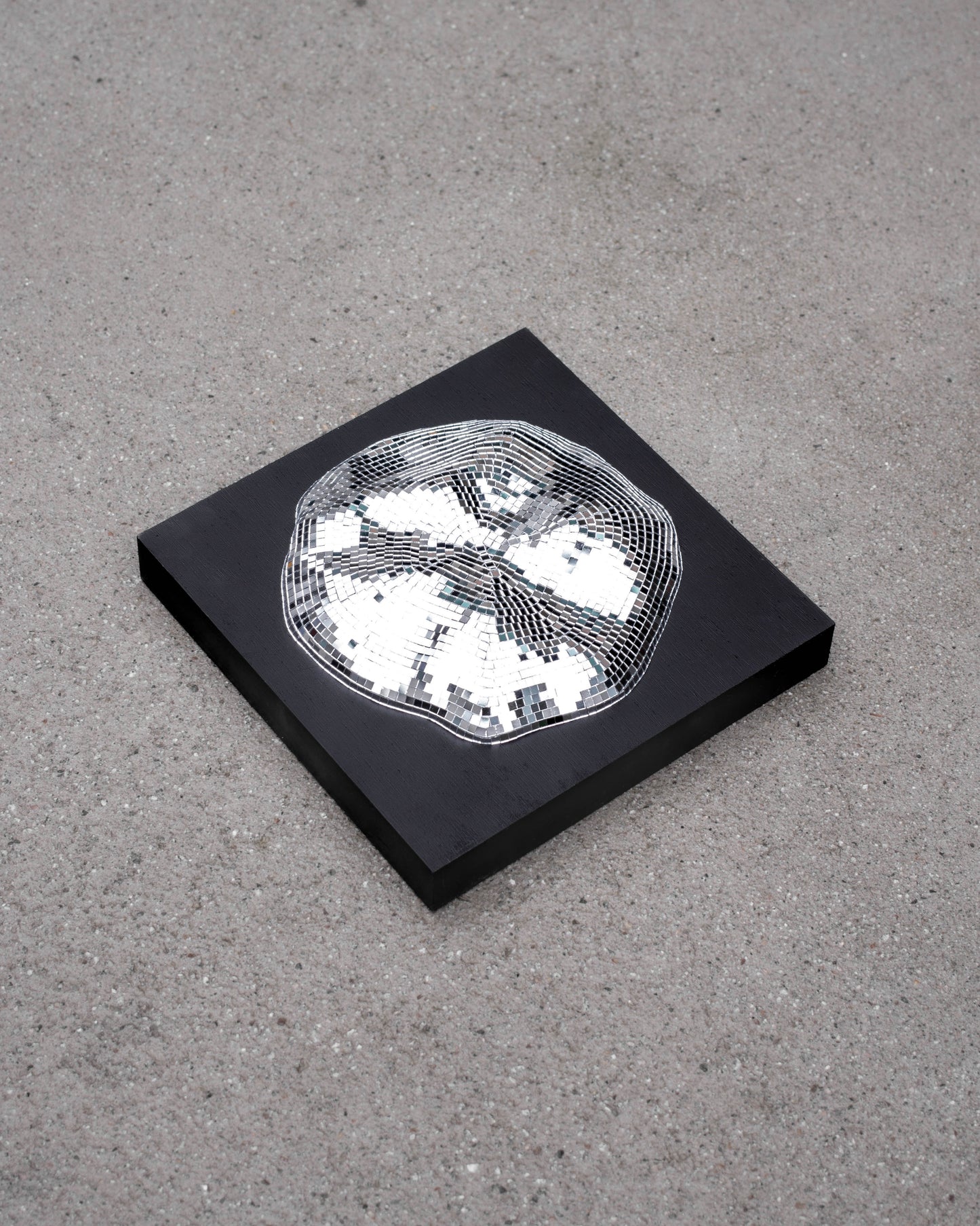 Event horizon / white hole #0